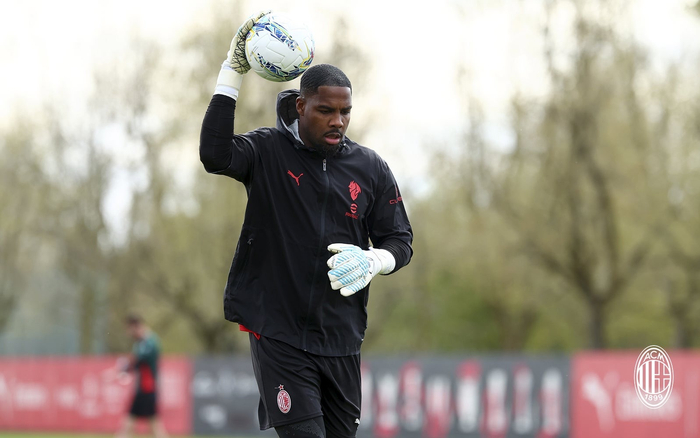 世界杯app下载-迈尼昂、托莫里归队合练，莱奥、加比亚继续个人训练|国家队|拉斐尔·莱奥|拉斐尔-达-席尔瓦|莱奥-席尔瓦|ac米兰_新浪体育_新浪新闻